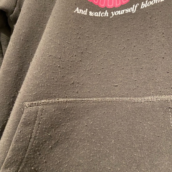 Ardene Hoodie with Design on Back - Picture 5 of 5